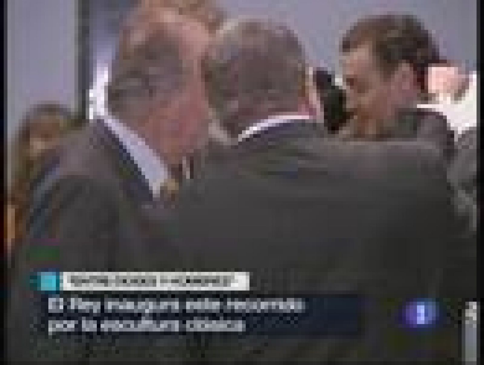 El Rey Juan Carlos inaugura en el Prado la exposición 'Entre dioses y hombres' | Ver