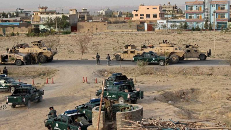 Aviones de EE.UU. bombardean Kunduz para ayudar a las tropas afganas a arrebatar la ciudad a los talibanes | Ver