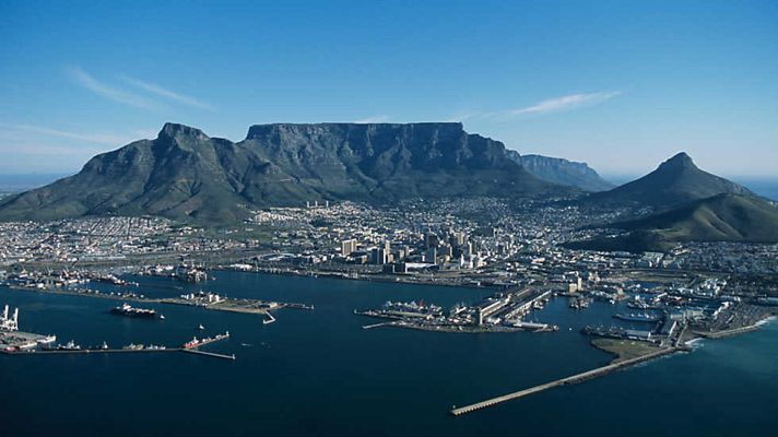 Grandes documentales - Trotamundos: Islas remotas, Santa Elena