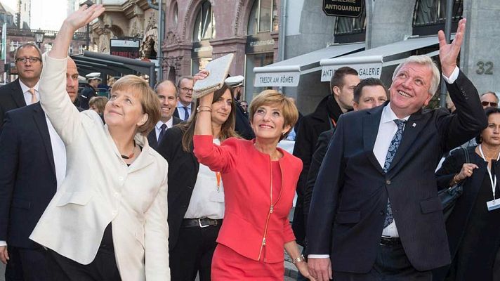 Telediario 1 - Conmemoración de los  25 años de la unión de la RFA y la RDA