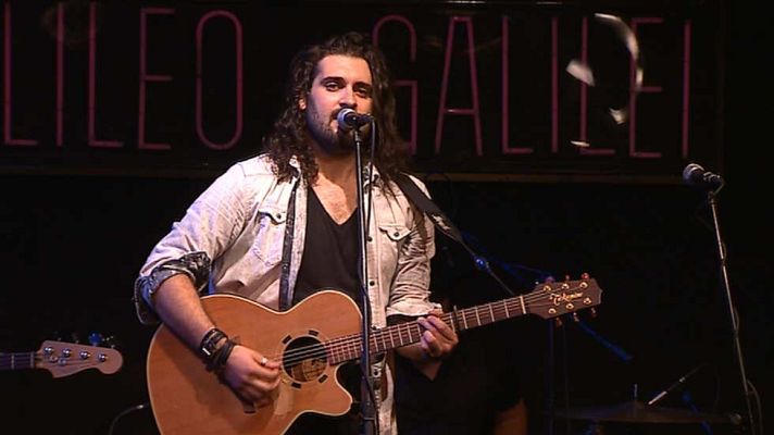 Telediario 1 - Fran Fernández presenta 'Lo que llevamos dentro', un nuevo disco-libro