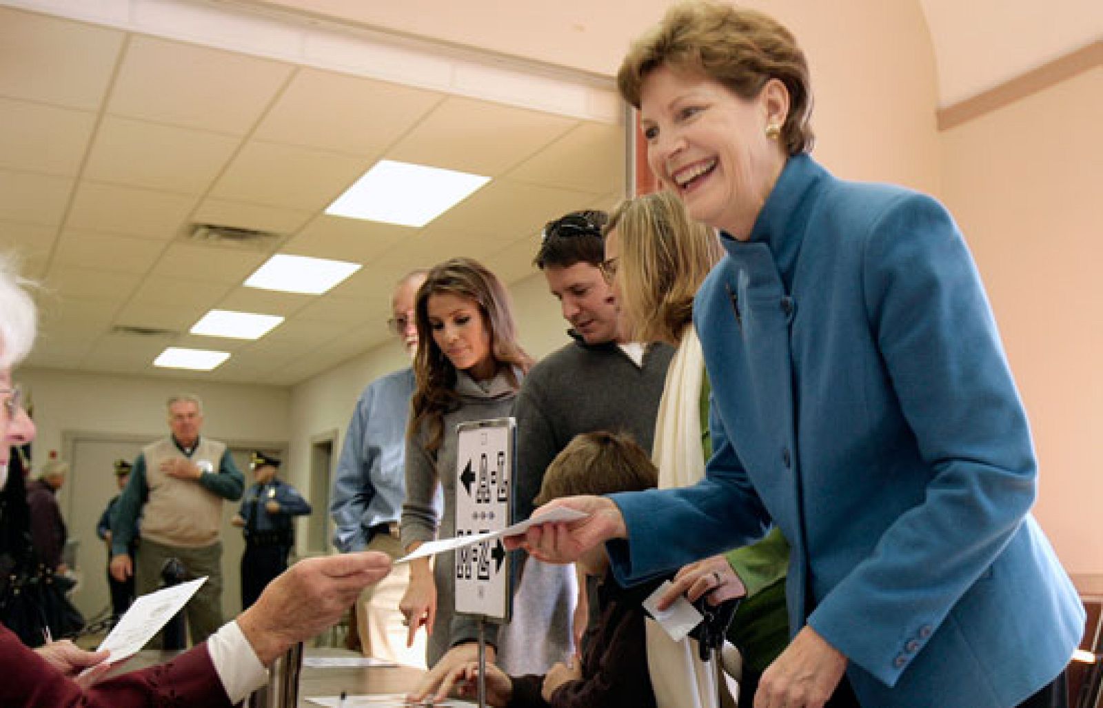 Comienzan las votaciones en los estados de la costa este de EE.UU. | Ver