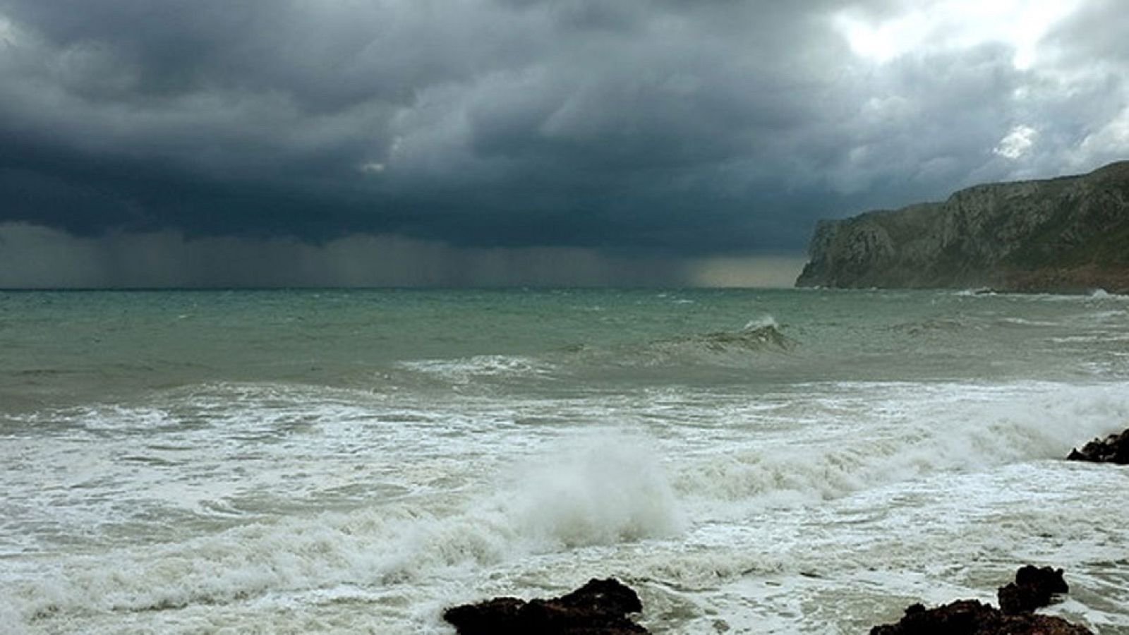Chubascos fuertes en Pontevedra, Navarra y Huesca
