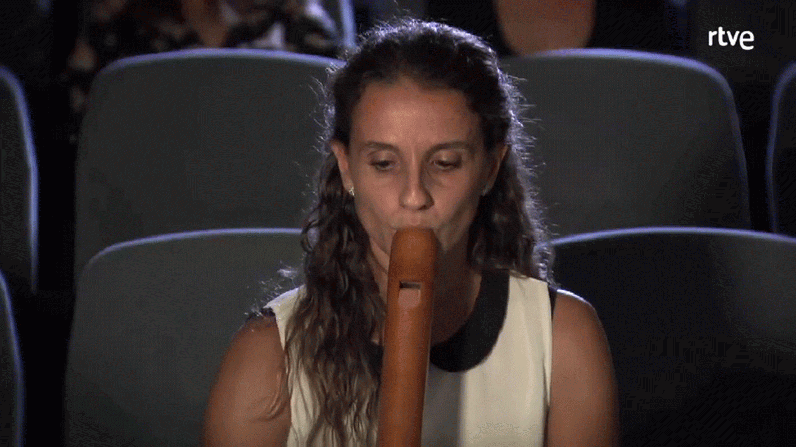 Carlos, Rey Emperador -  "El Imperio en la calle": Canción "Acabarseam mis plazeres" - Carlos, Rey Emperador | Ver