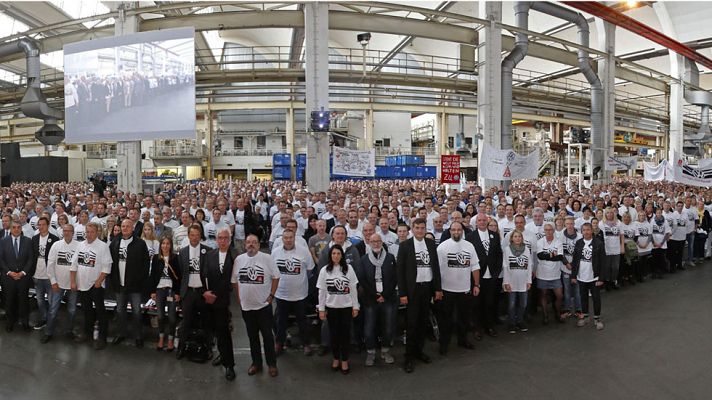 Telediario 1 - Volkswagen se va a replantear todas las inversiones previstas