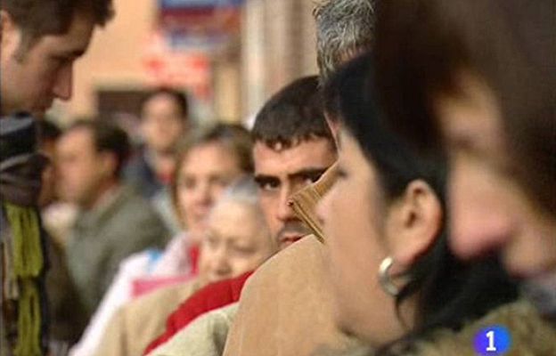  - Parados en la cola del INEM