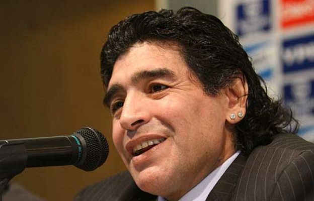  - Maradona se presenta oficialmente