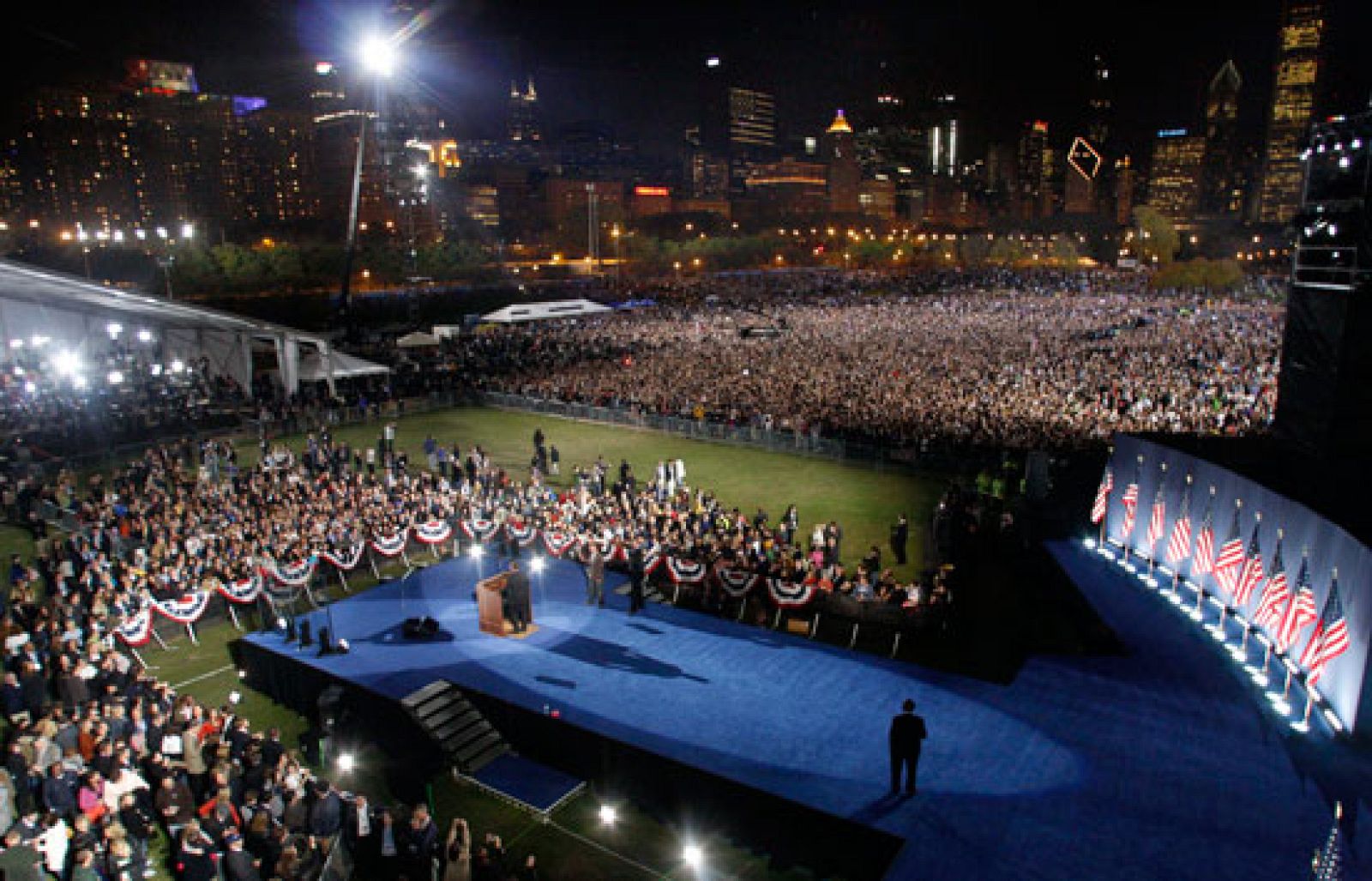 Miles de personas con Obama en Chicago