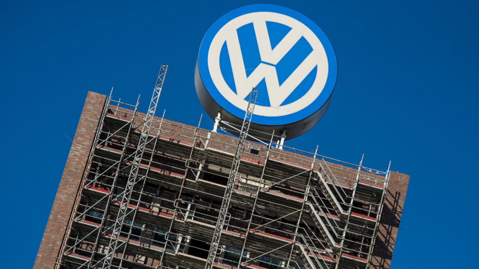 Registran varias sedes de Volkswagen por orden de la Fiscalía alemana