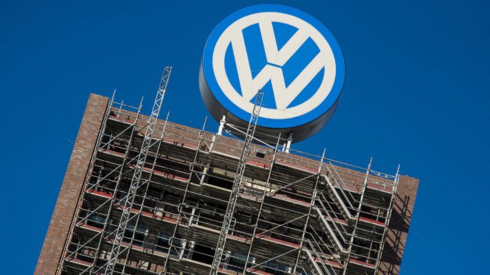 Telediario 1 - Registran varias sedes de Volkswagen por orden de la Fiscalía alemana