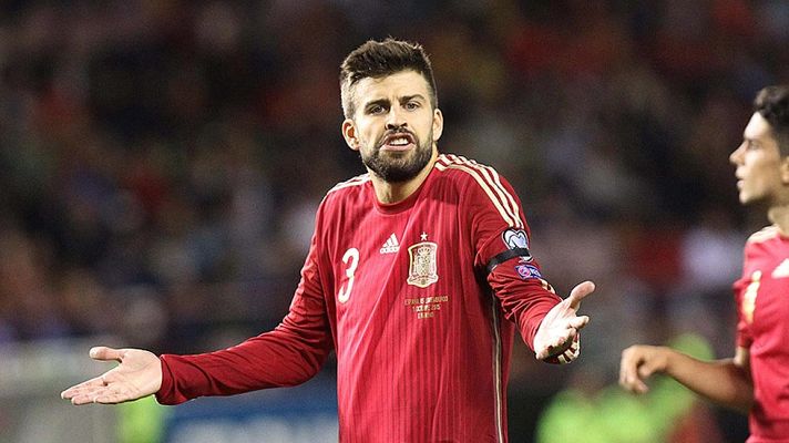  - Piqué revivió los pitos en Las Gaunas