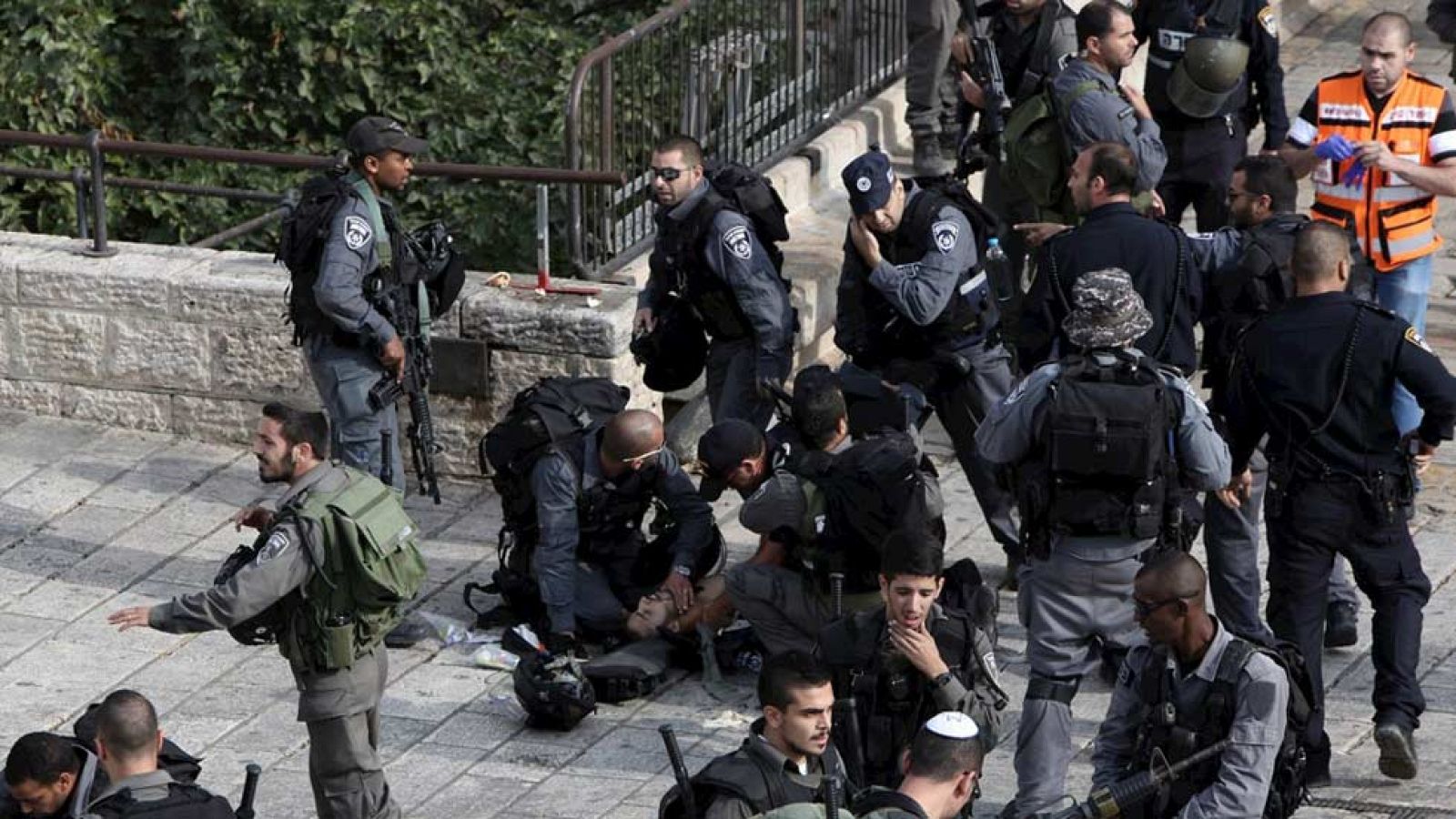 Dos policías israelíes apuñalados en la escalada de violencia entre Israel y Palestina