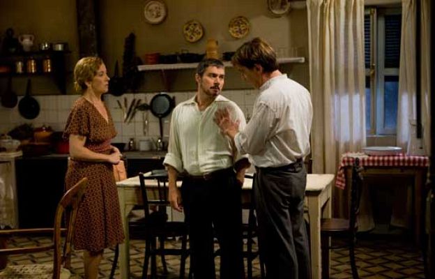 Amar en tiempos revueltos - Simón espía a Carmen