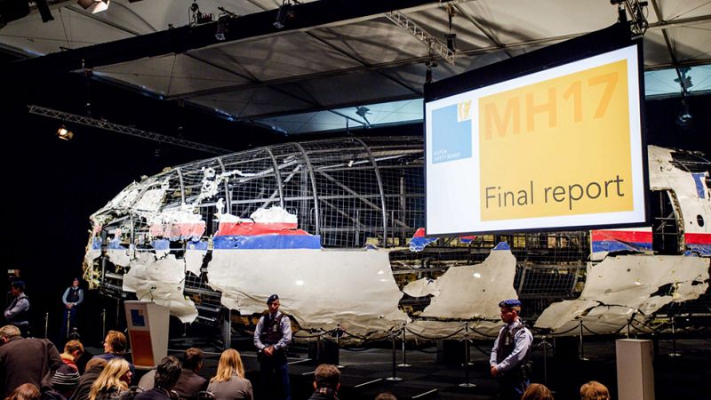 Holanda presenta el informe sobre el derribo del vuelo MH17 de la Malaysian Airlines - Informativo 24h | Ver