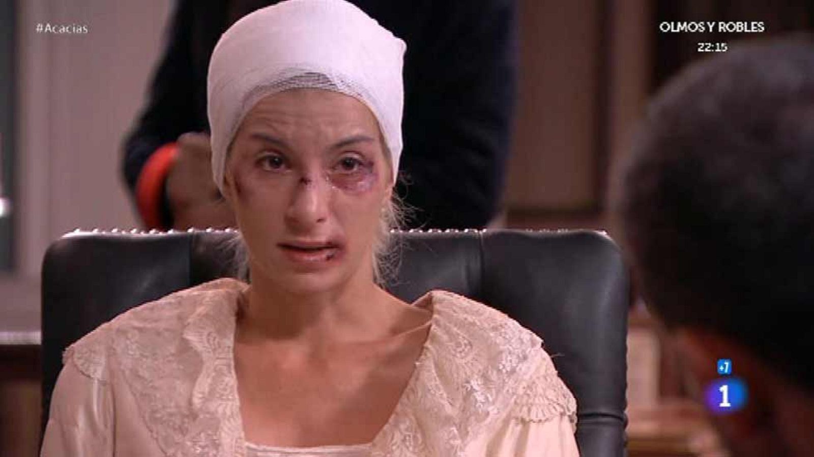 Acacias 38 - Cayetana asegura a las autoridades que Germán le dio una paliza