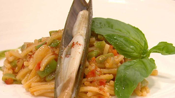 Cocina con Sergio - Cazuela de fideos con navajas al aceite de albahaca