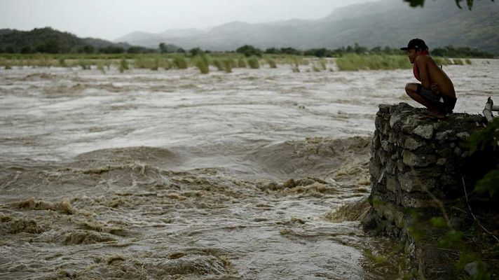 Telediario 1 - Telediario 2 en 4' - 18/10/15