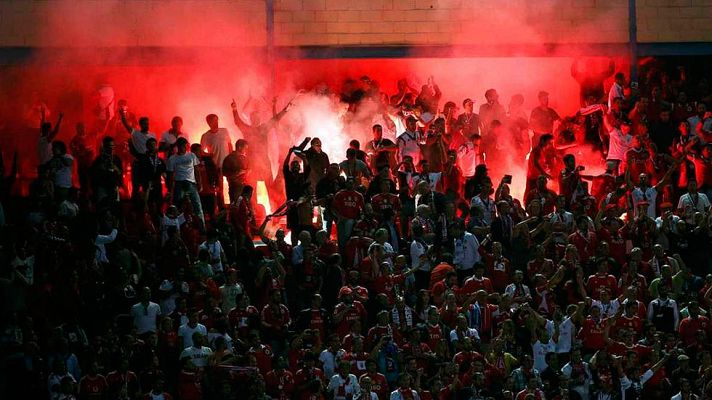 Telediario 1 - Sanción de 11.000 euros para el Atlético y de 20.000 euros y advertencia de cierre para el Benfica