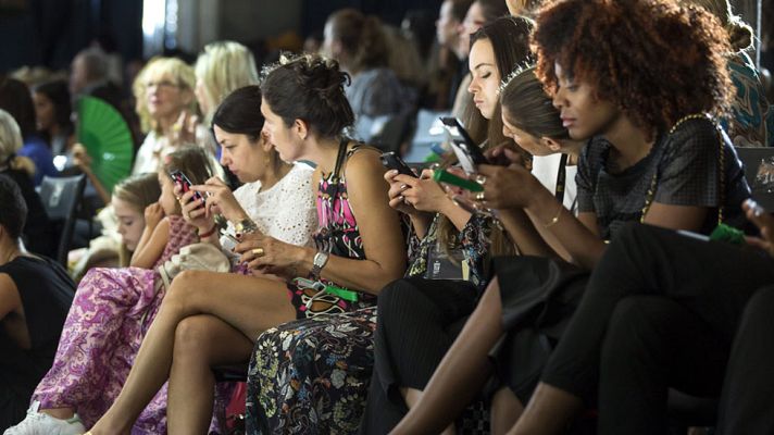 Telediario 1 - España es el quinto país del mundo que más compra a través del móvil