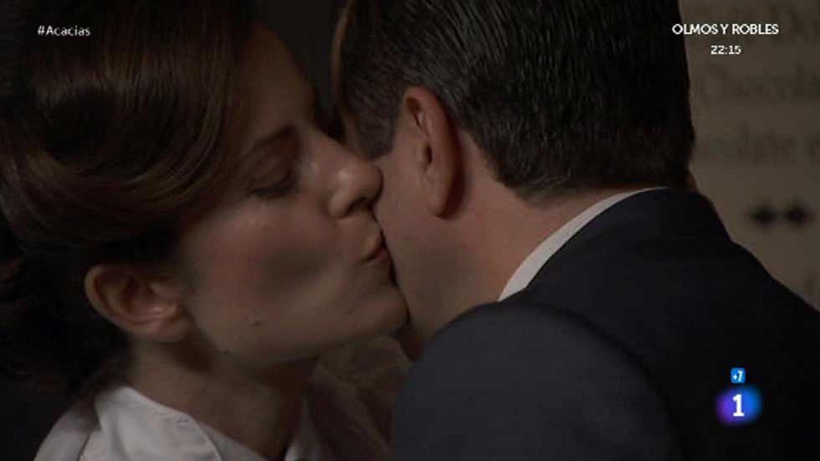 Acacias 38 - Juliana le aclara a Leandro que solo pueden ser amigos