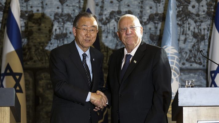 Informativo 24h - Ban Ki-moon estrecha la mano del presidente israelí Reuvén Rivlin