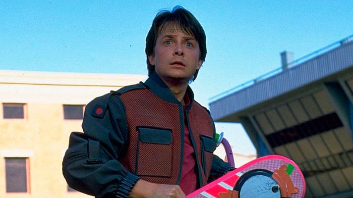 Telediario 1 - Bienvenido al futuro, Marty McFly