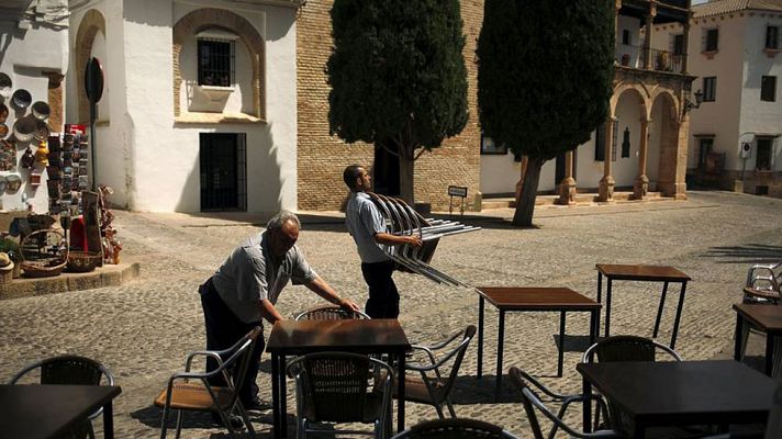 Informativo 24h - La patronal destaca la creación de empleo, mientras sindicatos y oposición advierten sobre la precariedad laboral