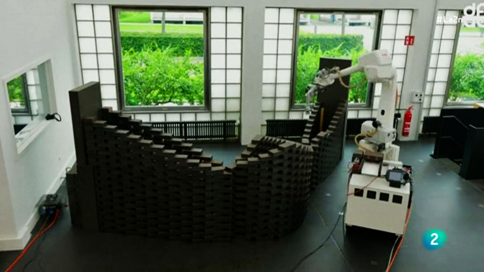 La 2 Noticias  - Fiebre del ladrillo automatizada. In situ Fabricator, el robot albañil - La 2 Noticias | Ver