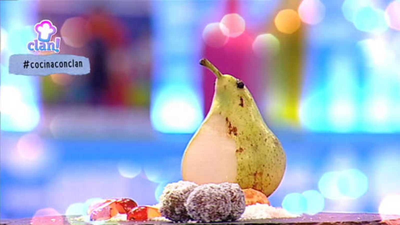 Postre - Pingüino de pera y naranja sobre pista de coco - Cocina con Clan | Ver