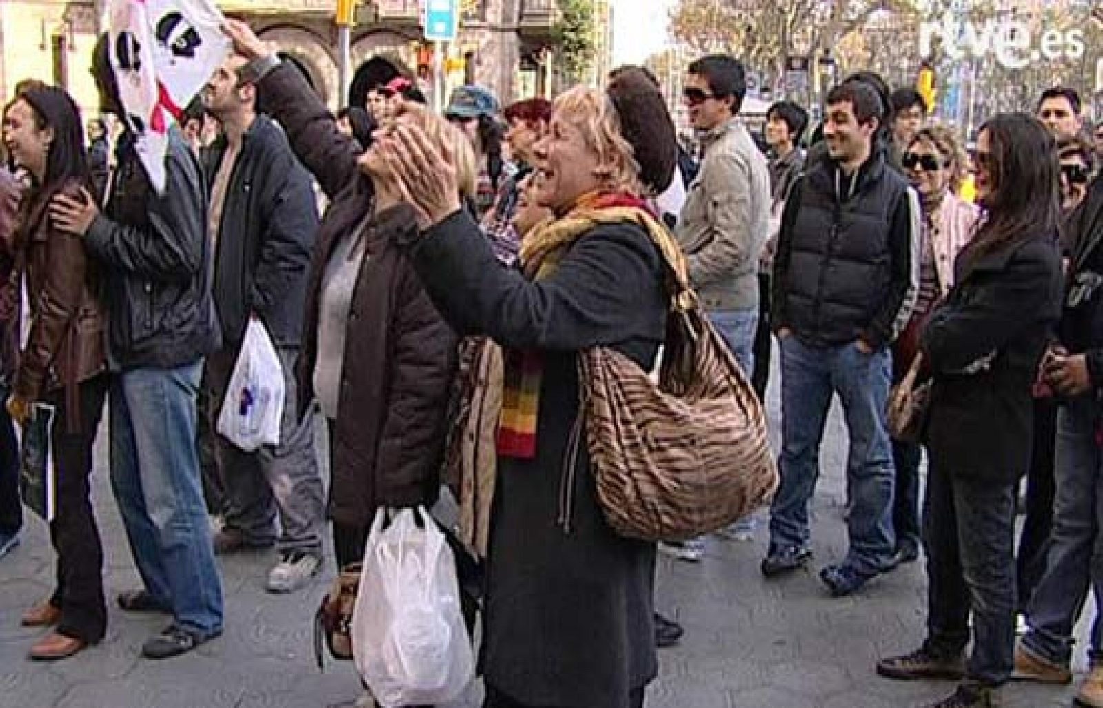 Maradona está en Barcelona y ha hablado con Messi. El nuevo seleccionador del Barça apuesta por respetar el pacto con el Barcelona sobre las convocatorias en los partidos amistosos de Lionel.