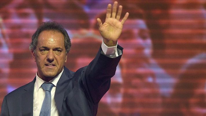 Telediario 1 - Elecciones en Argentina: Scioli se enfrentará a Macri