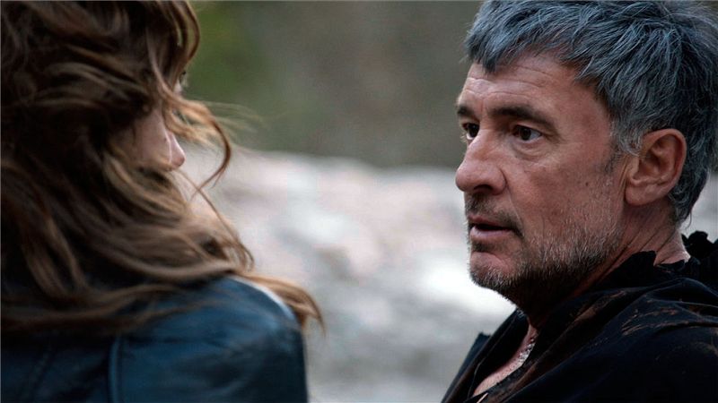 �guila Roja - Lucrecia le confiesa al Comisario que ama a otro