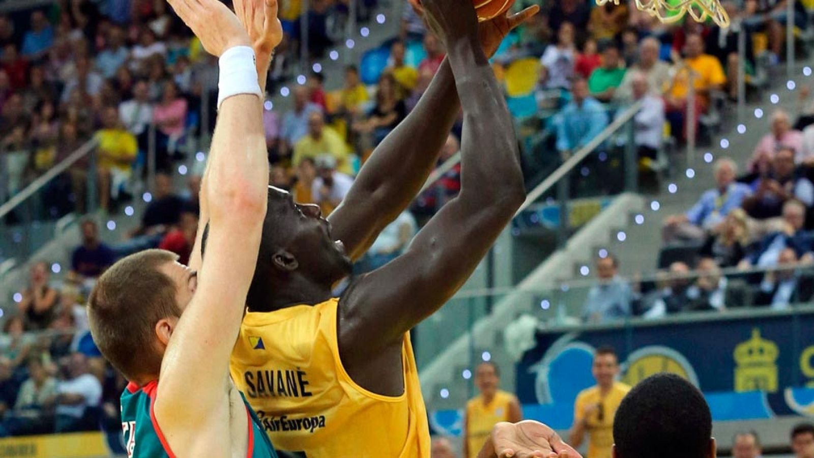 El Herbalife Gran Canaria mantuvo su condición de invicto pese al complicado partido que tuvo con el colista, el Baloncesto Sevilla, al que terminó ganando por 76-57.