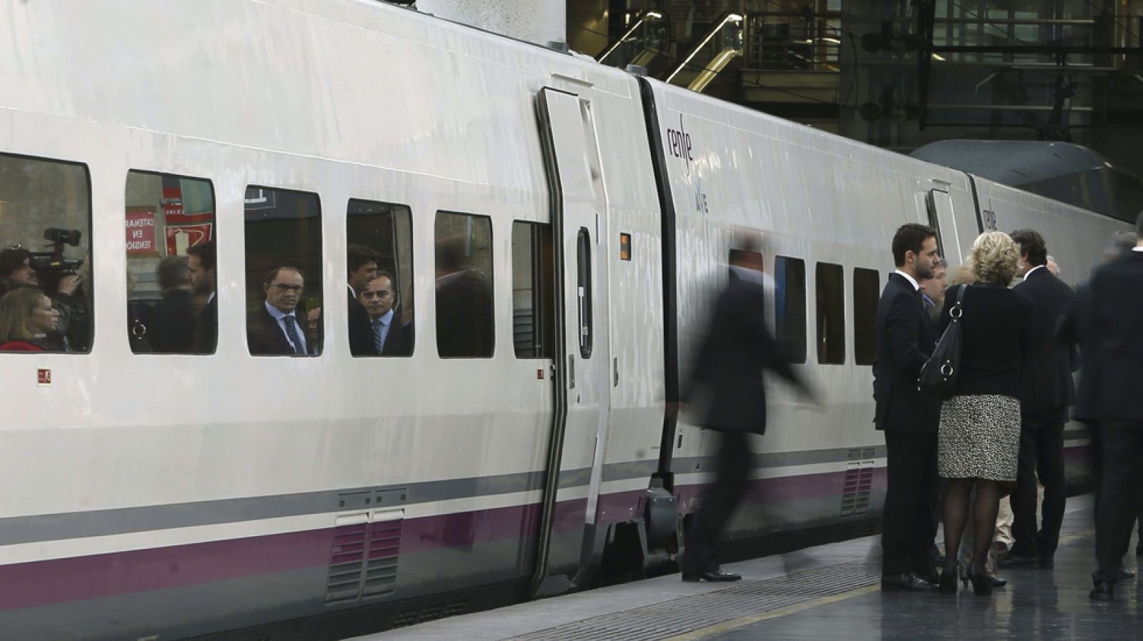 Se presenta el primer AVE con wifi | Ver