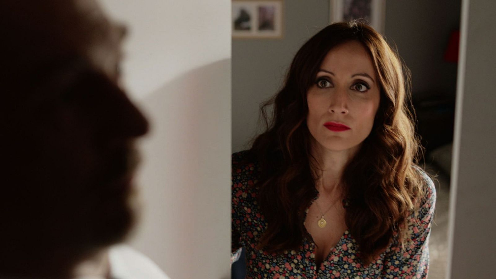 Olmos y Robles - Aquí huele a muerto