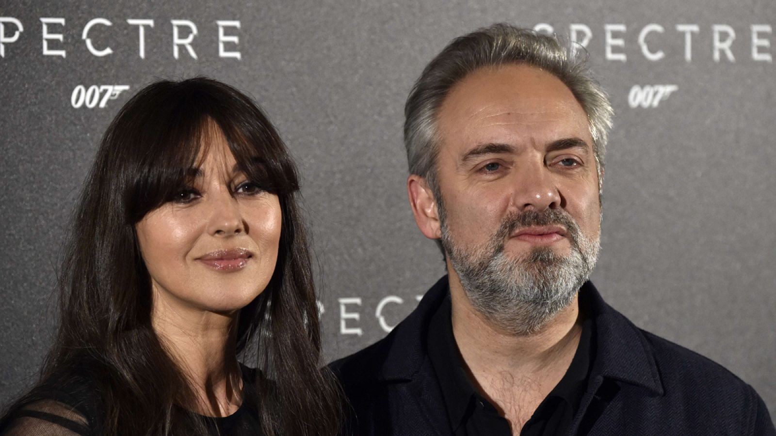 Sam Mendes y Monica Bellucci presentan la nueva película de James Bond en Madrid | Ver