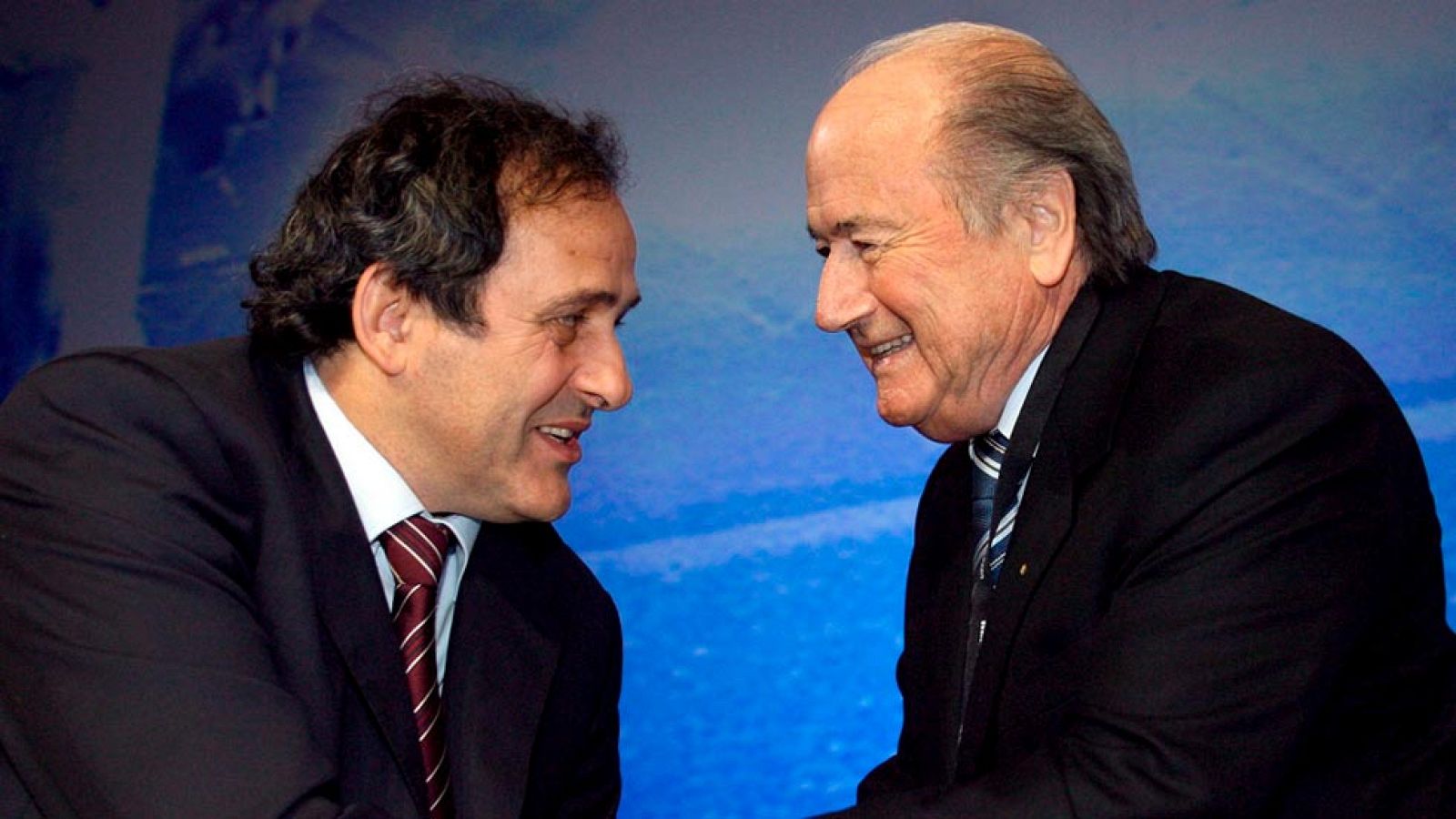 Blatter acusa a Platini de ser el causante del escándalo en la FIFA | Ver