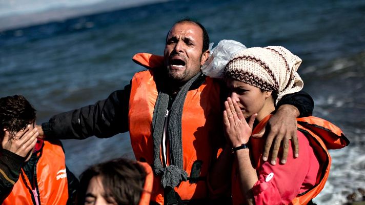 Telediario 1 - Miles de refugiados siguen llegando a Europa desde Siria