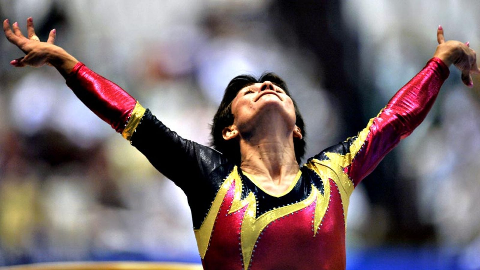 Oksana es una gimnasta de 40 años que todavía sigue compitiendo. Lo ha hecho bajo la bandera de tres países diferentes: la Unión Soviética, Alemania y ahora por Uzbekistán. Ha participado en seis Juegos Olímpicos, los primeros en Barcelona 92 donde g