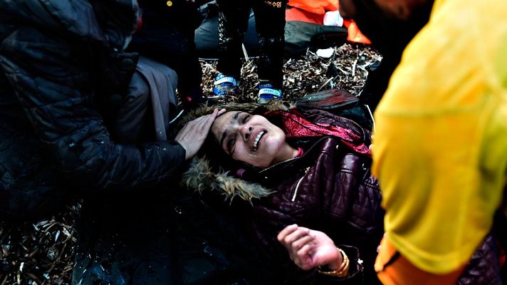 Telediario 1 - Los equipos de rescate siguen buscando supervivientes del último naufragio en Lesbos