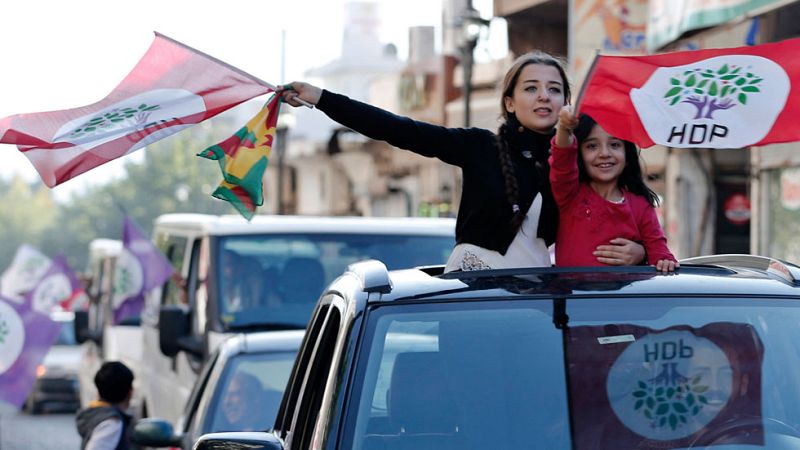 Erdogan busca recuperar la mayoría absoluta en Turquía en las elecciones de este domingo