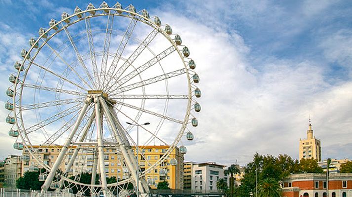 Telediario 1 - Los vecinos protestan por la noria del puerto de Málaga