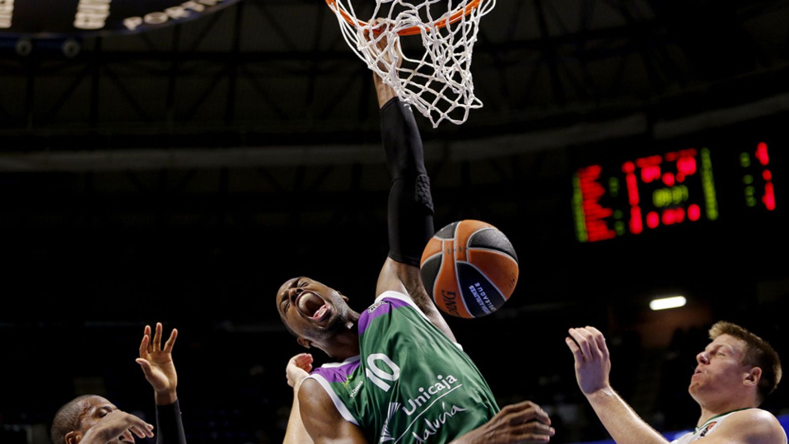 Unicaja 81-69 Darusafaka - Baloncesto en RTVE | Ver