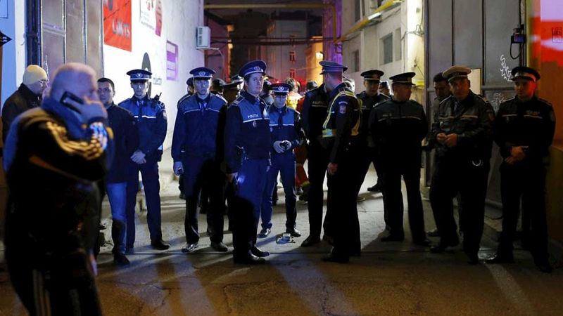 27 muertos y más de 180 heridos por un incendio en una discoteca en Bucarest