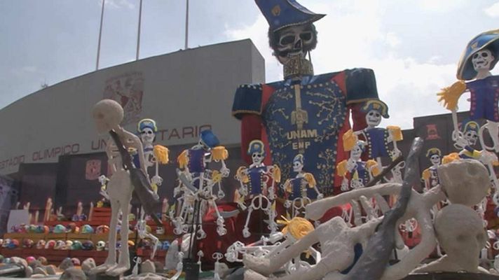 Telediario 1 - La 'mega ofrenda' reúne en México 140 altares en el Día de los Muertos