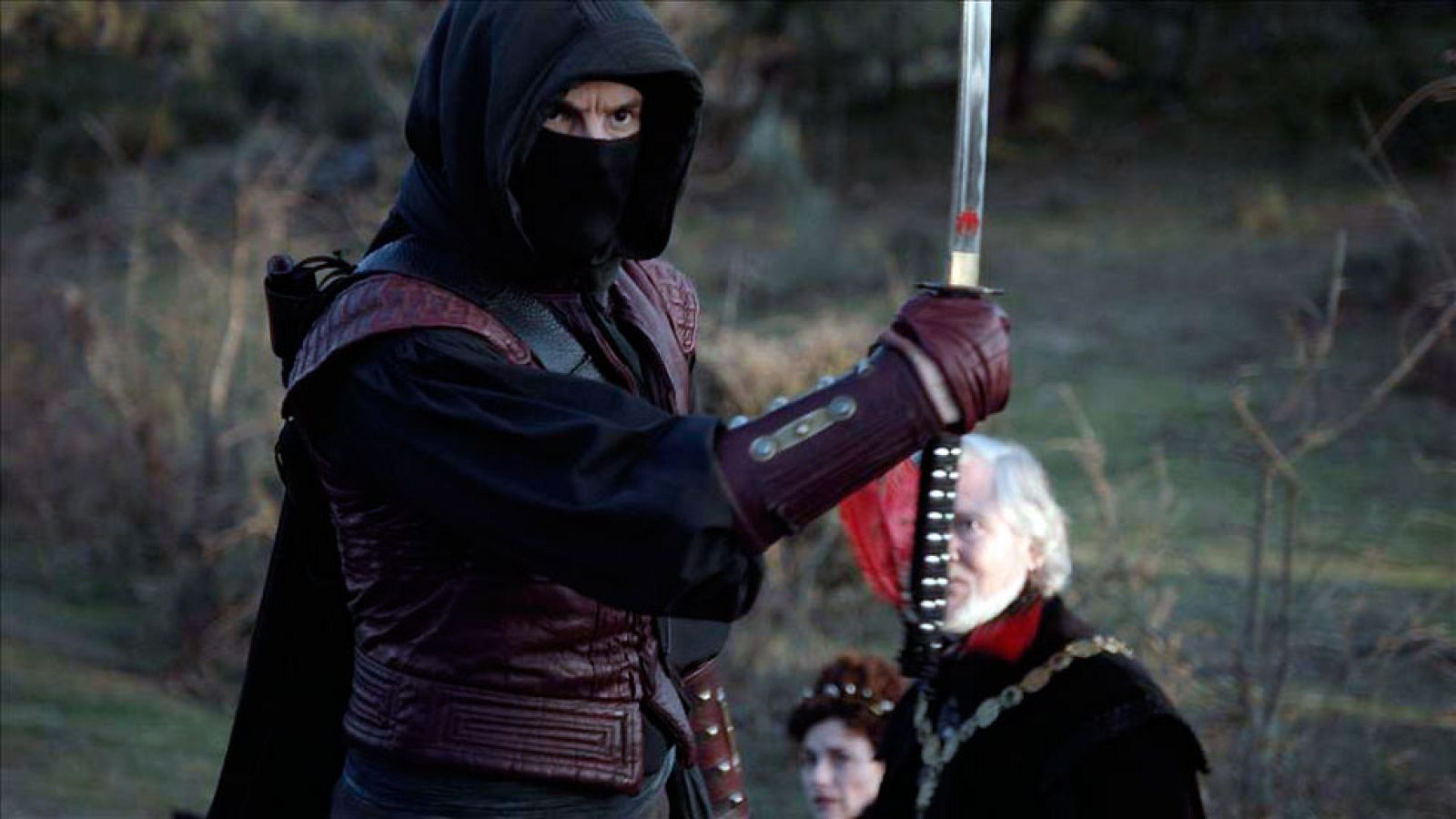 Águila Roja - El héroe de la Villa salva a la familia real