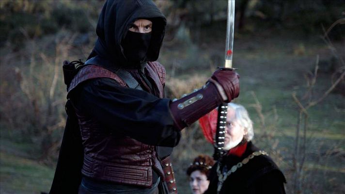 Águila Roja - El héroe de la Villa salva a la familia real