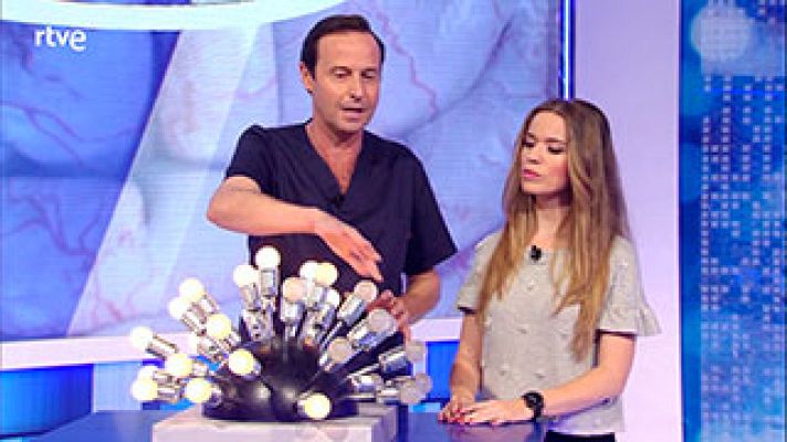  - Una lámpara para explicar en qué consiste un ictus