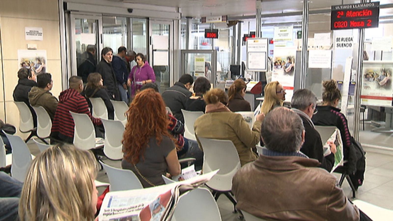 El número de parados registrados subió en octubre en 82.327, lo que dejó el total en 4.176.369 personas