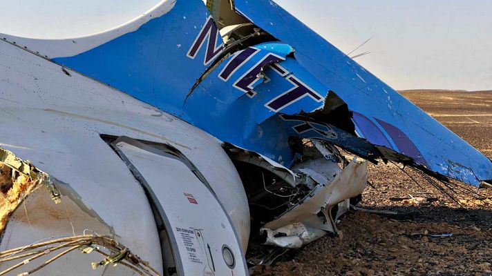 Telediario 1 - Los expertos apuntan a que el avión ruso pudo perder la cola cuando volaba a unos 9.000 metros de altura